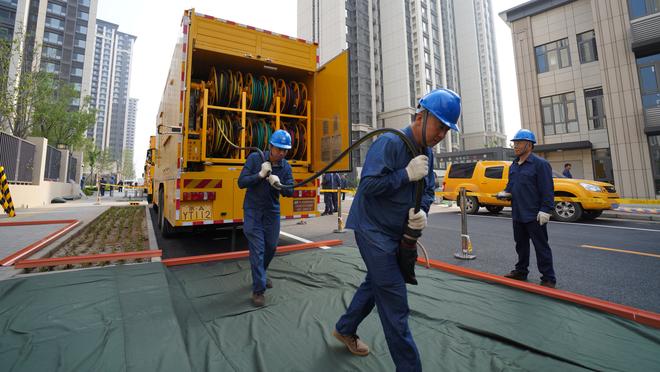 莱奥本场数据：1进球6过人成功26次丢失球权，评分8.8全场最高